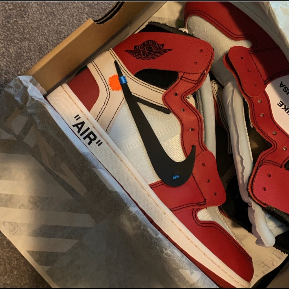 Off-white x Jordan Chicago 1s